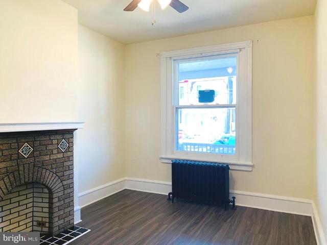 Townhouse for sale in Darby