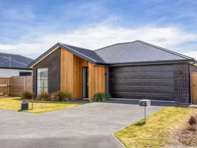 House for sale in Chaslands, Canterbury