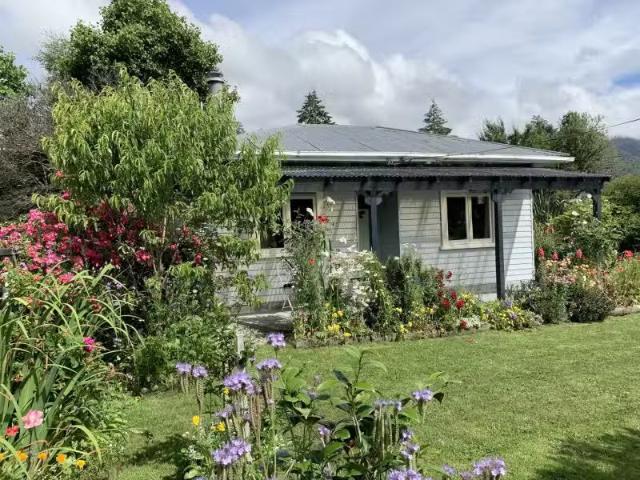 House for sale in Springs Junction, West Coast