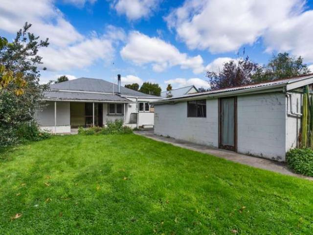 House for sale in Chaslands, Canterbury