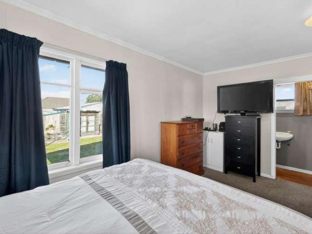 House for sale in Chaslands, Canterbury