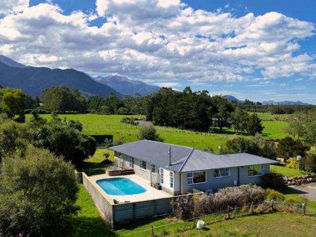 Property for sale in Marlborough