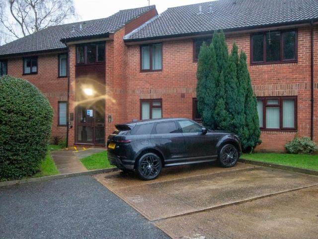 Apartment for rent in Handcross, Mid Sussex