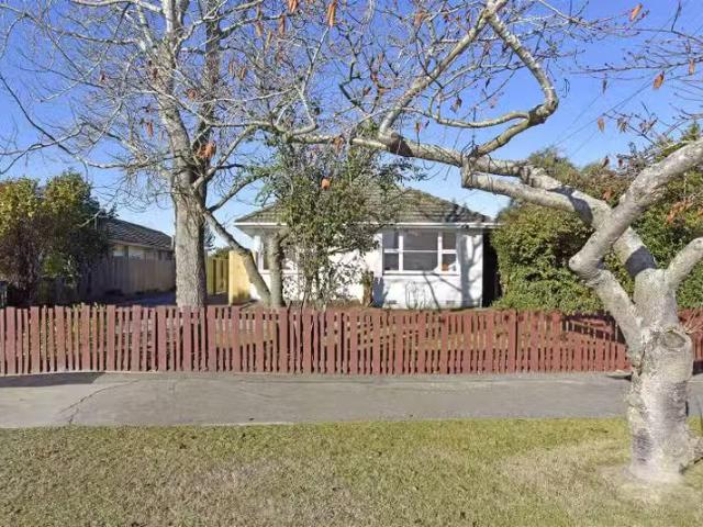 House for sale in Chaslands, Canterbury