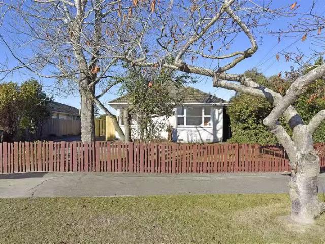 House for sale in Chaslands, Canterbury