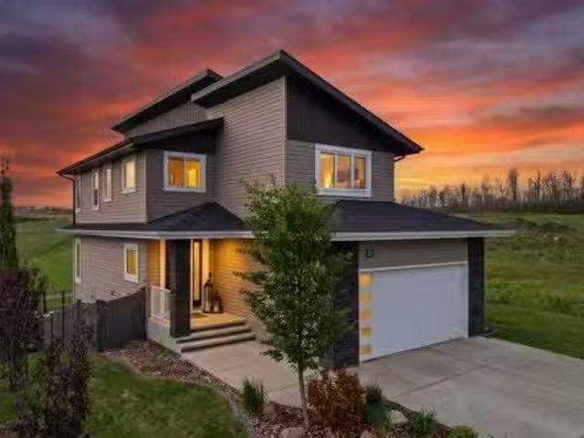 House for sale in Sylvan Lake, Alberta