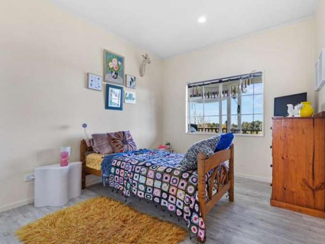 House for sale in Oratia