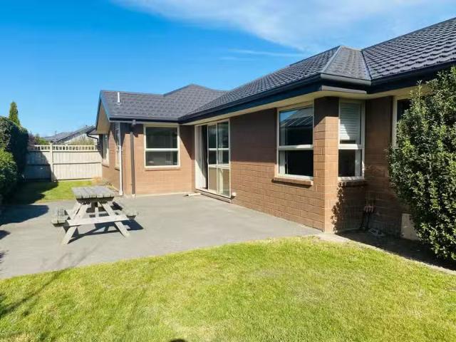 House for sale in Chaslands, Canterbury