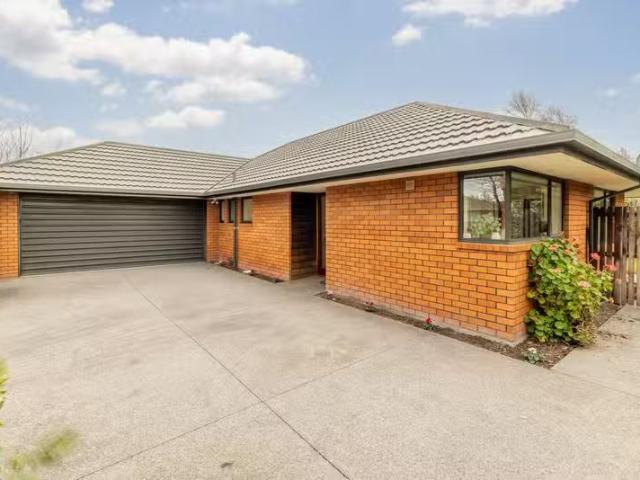House for sale in Chaslands, Canterbury