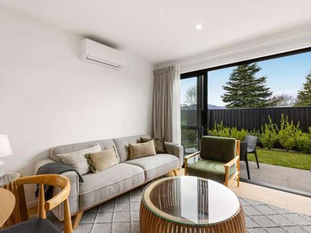 Townhouse for sale in Otakou