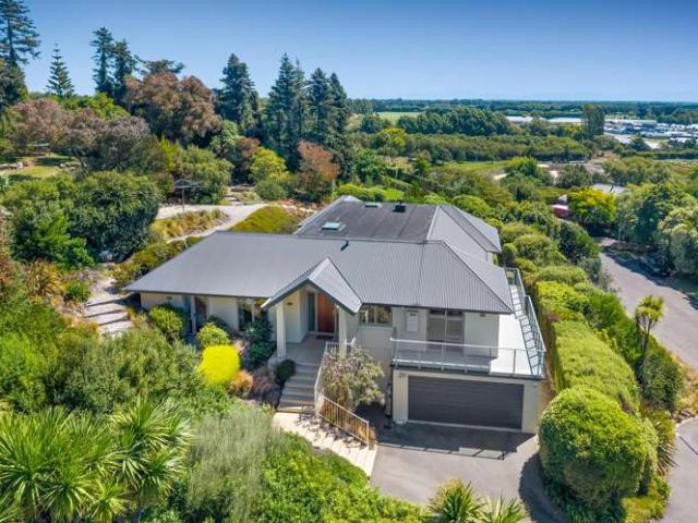 House for sale in Chaslands, Canterbury