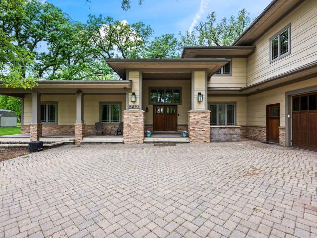 House for sale in Glen Ellyn, Illinois
