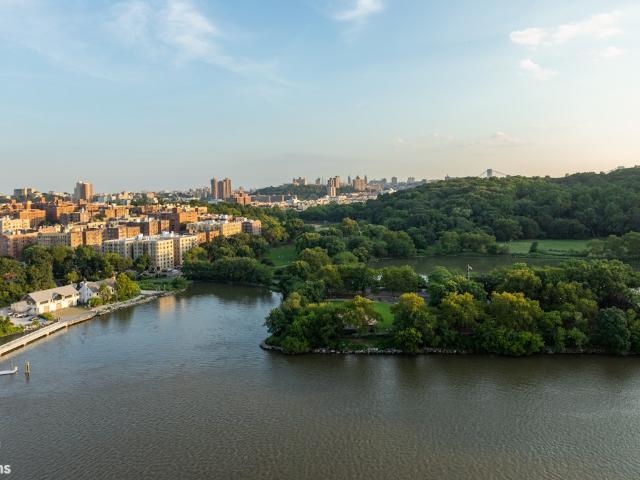 Property for sale in The Bronx, Arverne