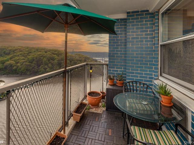 Property for sale in The Bronx, Arverne