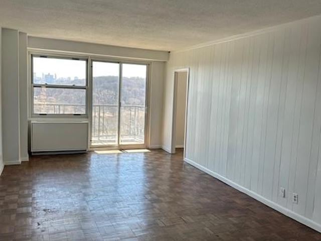 Property for sale in The Bronx, Arverne
