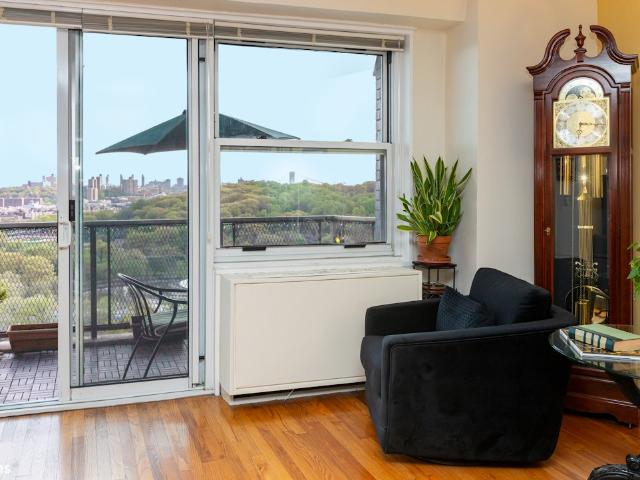 Property for sale in The Bronx, Arverne