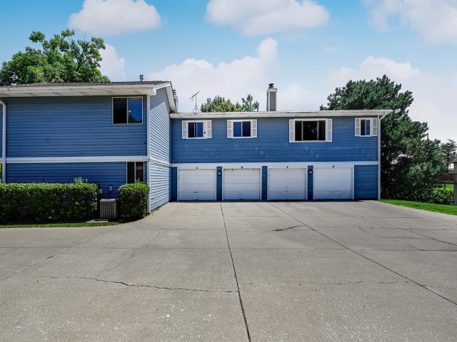 Townhouse for sale in Woodridge, Illinois