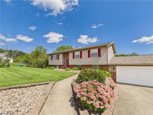 House for sale in Corner, Belpre