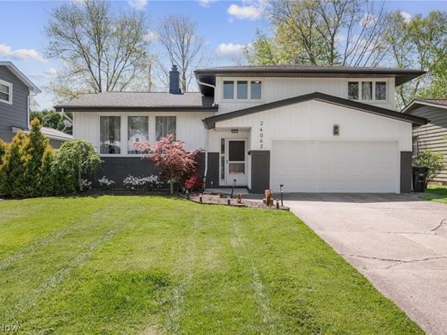 House for sale in Beachwood, Ohio