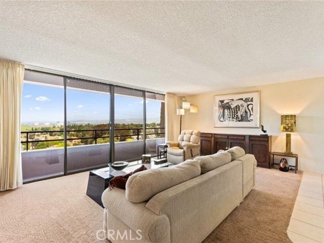 Condo for sale in Laguna Woods, Orange County