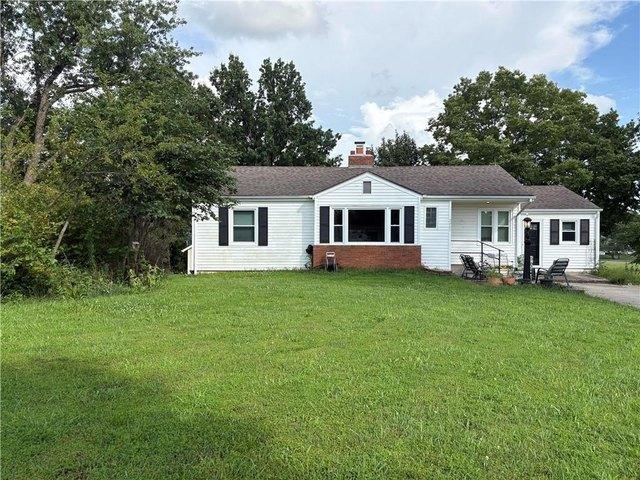House for sale in Harrisonville, Missouri