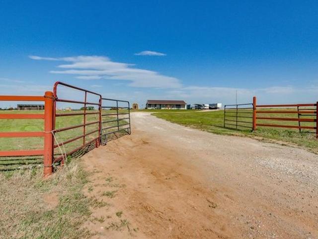 House for sale in Lahoma, Oklahoma
