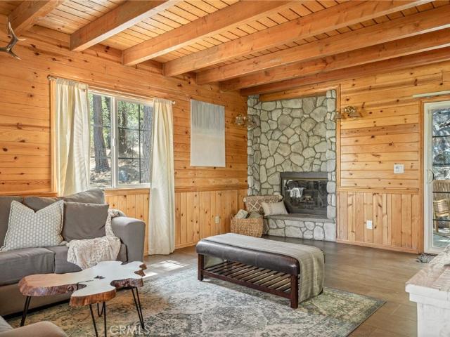 House for sale in Cedarpines Park, California
