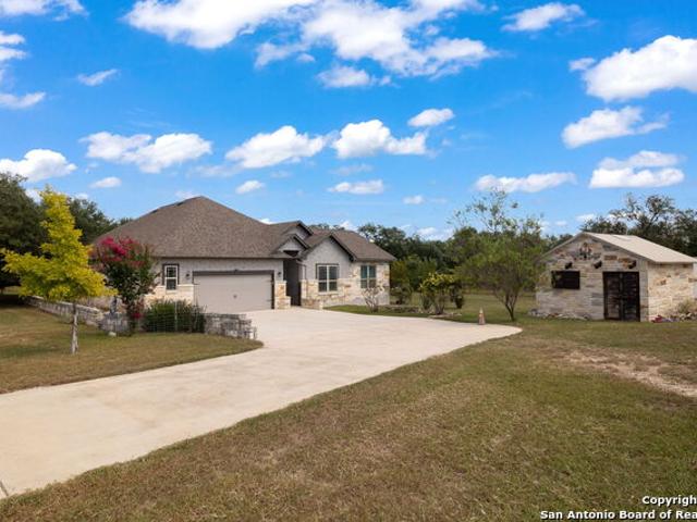 House for sale in Pipe Creek, Texas