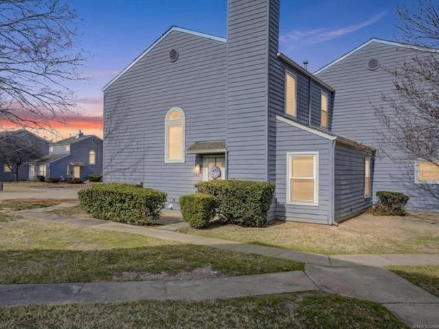 Townhouse for sale in Broken Arrow, Oklahoma