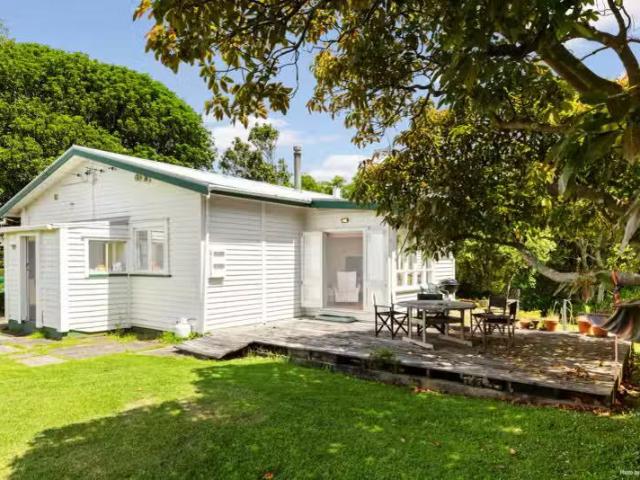 House for sale in Awhitu