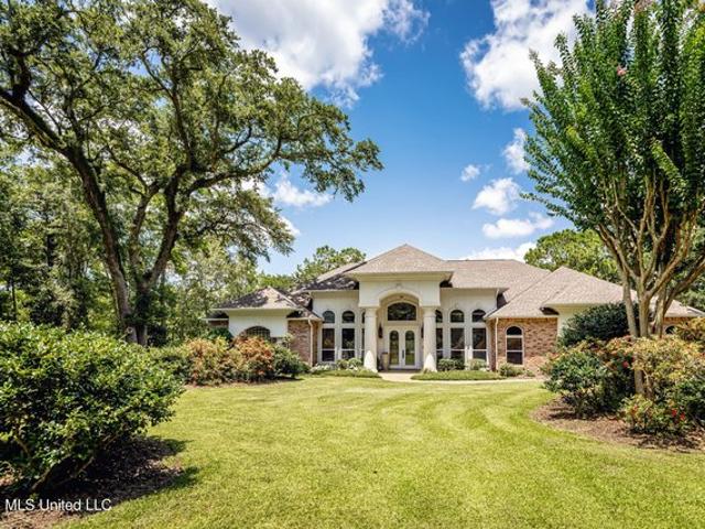 House for sale in Ocean Springs, Mississippi
