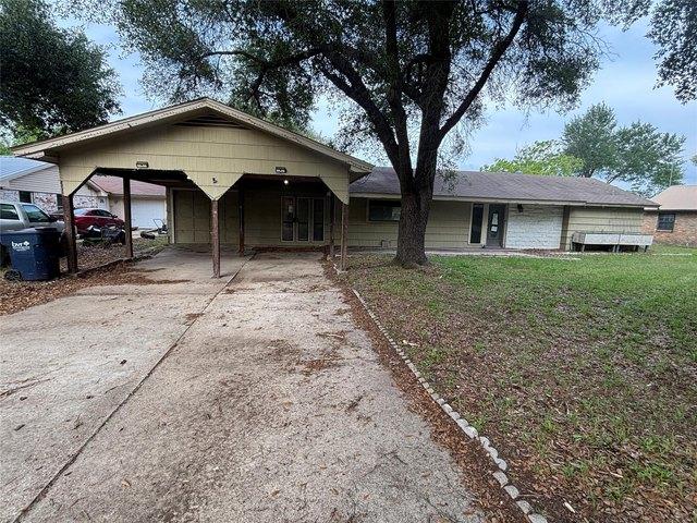House for sale in Milam, Texas