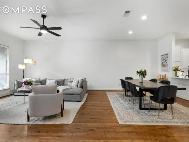 Townhouse for sale in Dallas