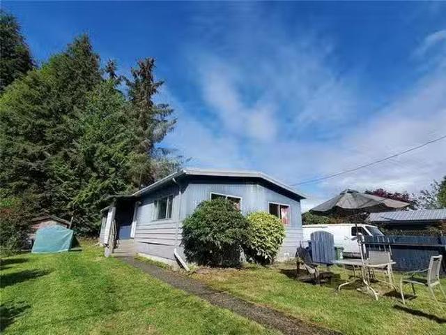 House for sale in Clayoquot, British Columbia
