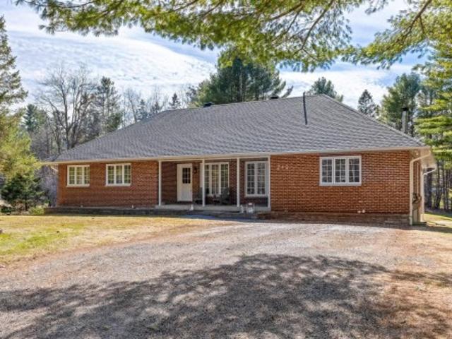 House for sale in Les Collines-de-l'outaouais, Quebec