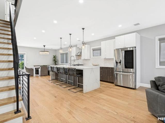 Townhouse for sale in Cliffside Park, New Jersey