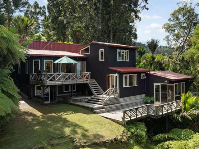 House for sale in Oratia