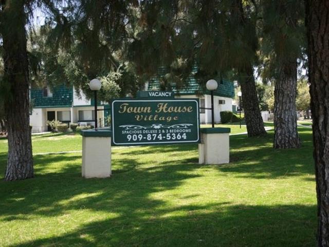 Townhouse for rent in Rialto, California