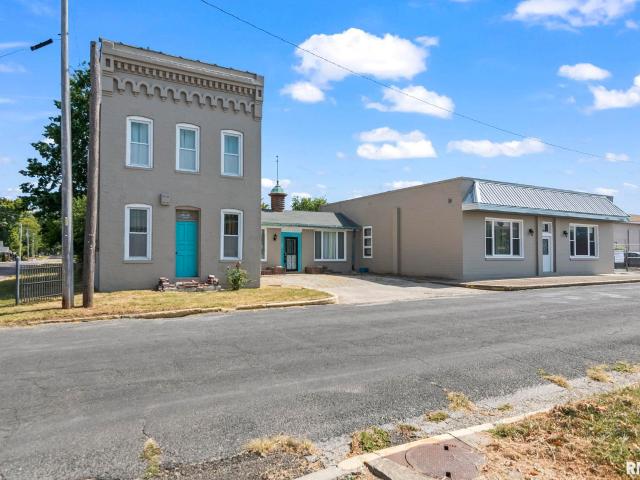 House for sale in Taylorville, Illinois
