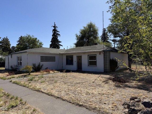 House for sale in Redmond, Deschutes County