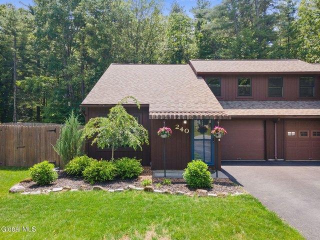 Townhouse for sale in Saratoga, New York