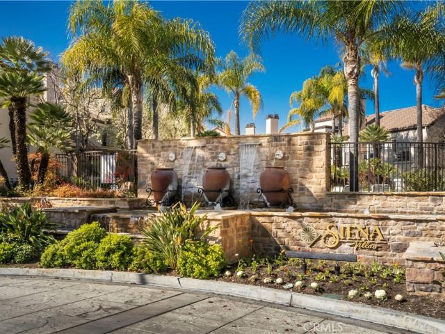 Condo for sale in The Bungalows, Santa Clarita