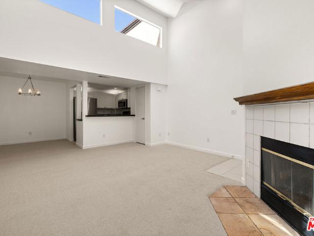 Condo for sale in The Bungalows, Santa Clarita