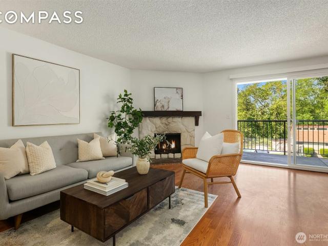 Condo for sale in Kent, Midway