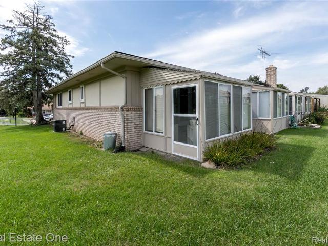 Condo for sale in South Lyon, Michigan