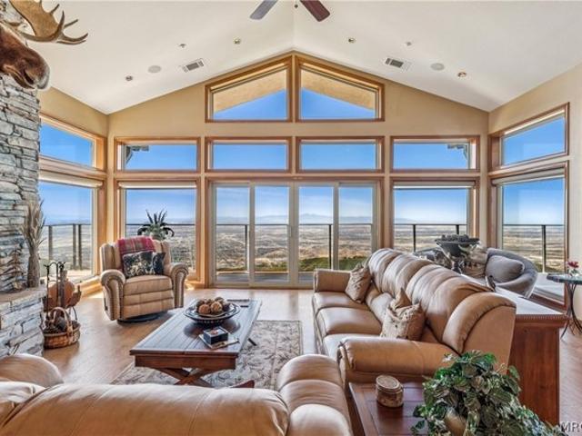 House for sale in Cedarpines Park, California
