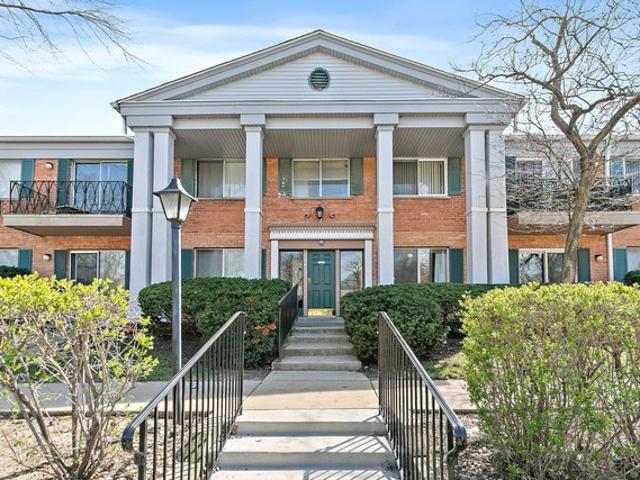 Condo for sale in Arlington Heights, Illinois