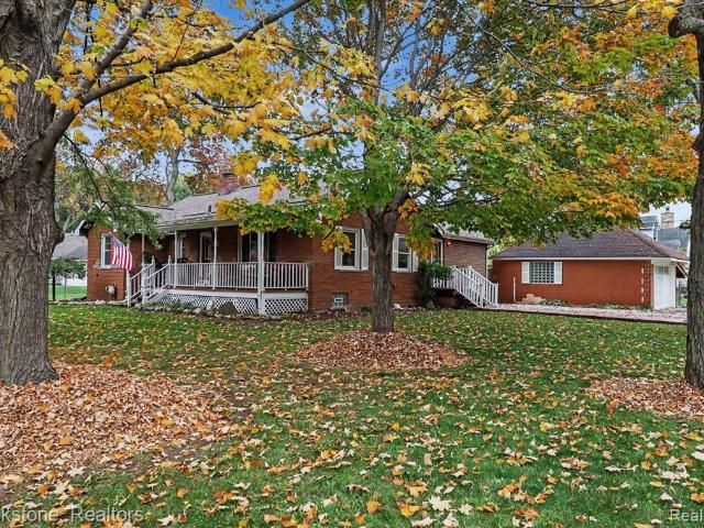 House for sale in Dequindre Farms, Warren