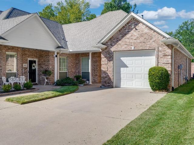 Townhouse for sale in Tyler, Smith County