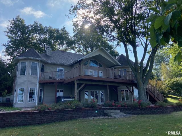 House for sale in Taylorville, Illinois